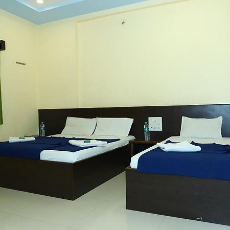 Sai Madhavi Palace Hotel Ширди Экстерьер фото