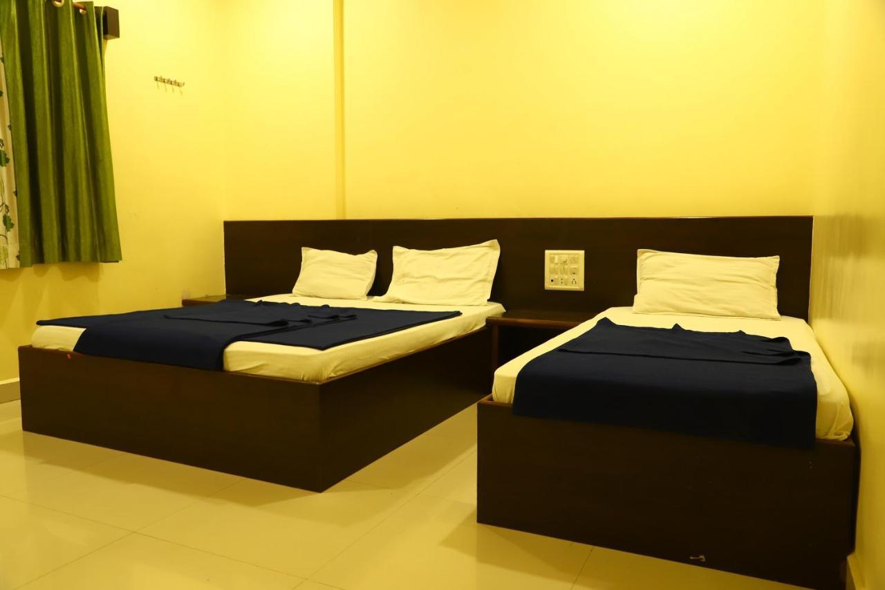 Sai Madhavi Palace Hotel Ширди Экстерьер фото