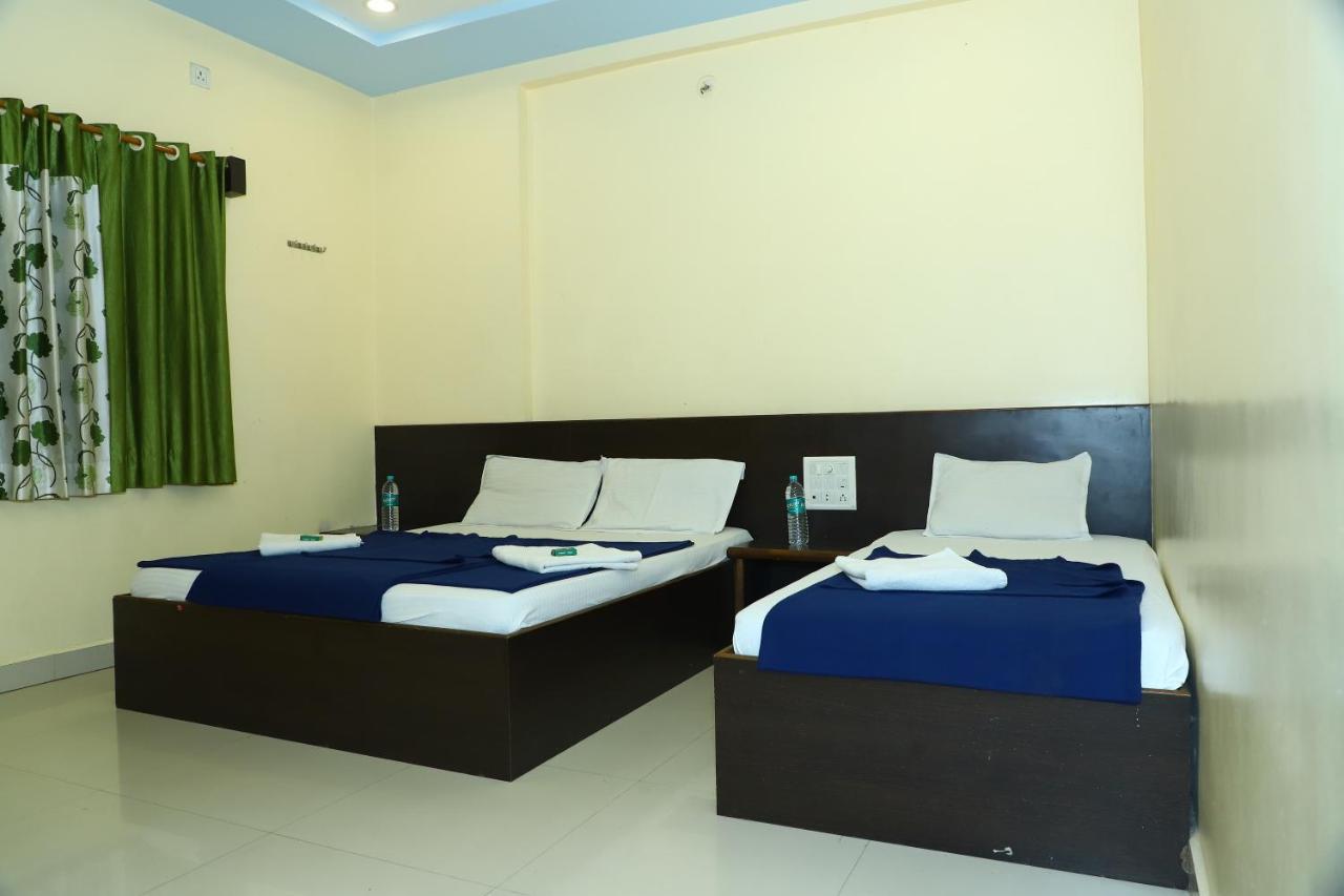 Sai Madhavi Palace Hotel Ширди Экстерьер фото