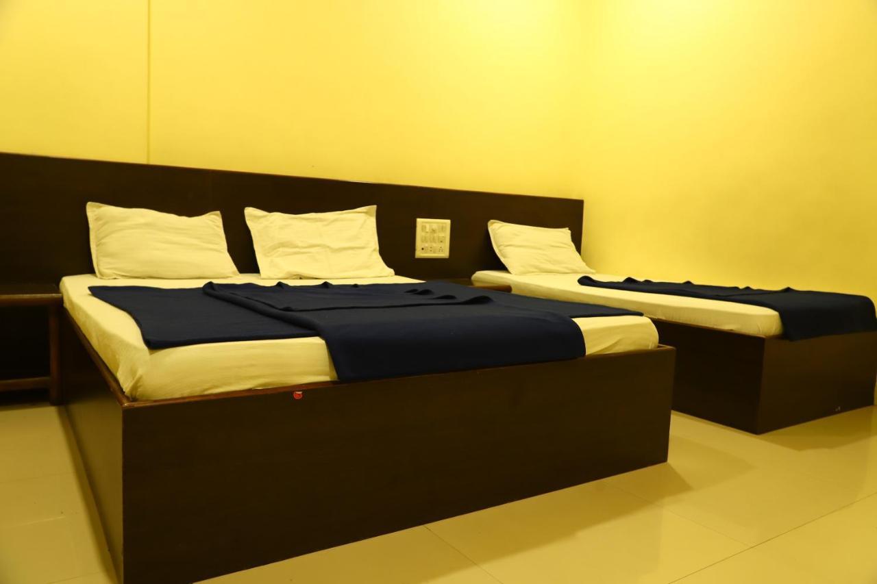 Sai Madhavi Palace Hotel Ширди Экстерьер фото