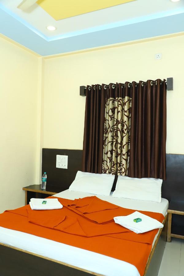 Sai Madhavi Palace Hotel Ширди Экстерьер фото